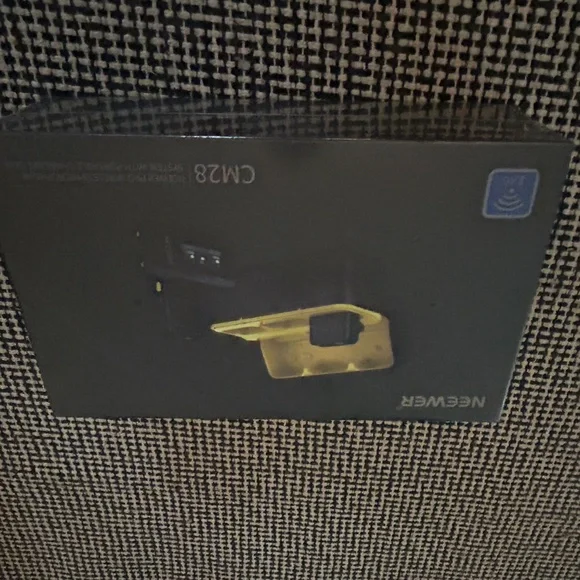 Wireless Microphone System - Picture 2 of 5